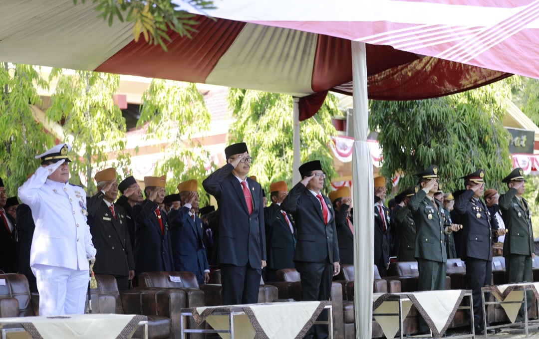 Pimpinan DPRD Kabupaten Tegal Menghadiri Upacara Pengibaran Bendera ...