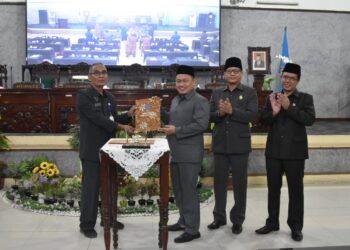 DPRD Dan Bupati Sahkan  Raperda Dana Cadangan  Pilkada