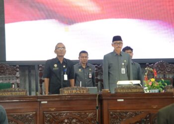 Rapat Paripurna menyampaikan laporan reses