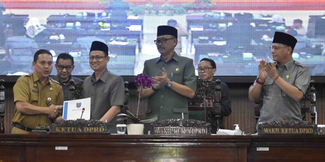 Rapat Paripurna Penyampaian Raperda kabupaten Tegal Tentang Perubahan Ke Tiga Atas Peraturan Daerah Nomor 12 Tahun 2021