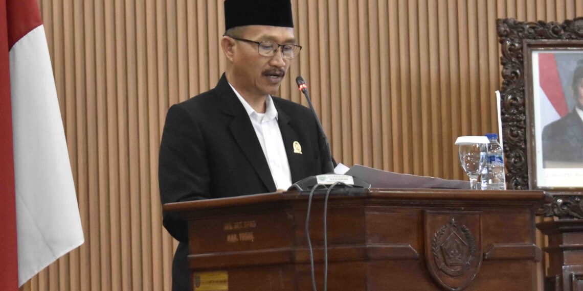 Pemandangan Umum Fraksi-Fraksi Terhadap Raperda Nomor 12 Tahun 2021