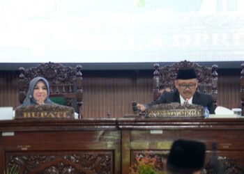 Rapat Paripurna Dalam acara Penyampaian Laporan Reses