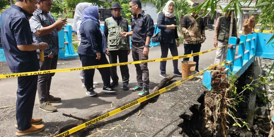 Komisi III Sidak Jalan Longsor Yang Ada Di Kabupaten Tegal