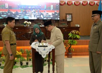 DPRD Kabupaten Tegal menggelar rapat paripurna dalam rangka Pengambilan Keputusan terhadap Raperda tentang Perubahan Ketiga atas Peraturan Daerah Kabupaten Tegal Nomor 12 Tahun 2016 tentang Pembentukan dan Susunan Perangkat Daerah