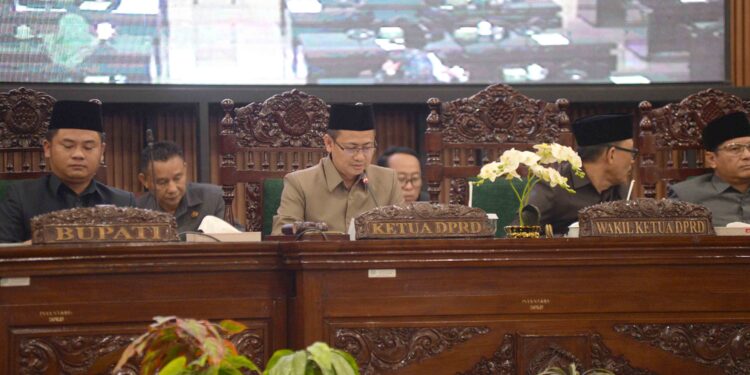 Penandatanganan KUA-PPAS Perubahan APBD 2025 Digelar dalam Rapat Paripurna DPRD  Kabupaten Tegal