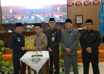Penandatanganan KUA-PPAS Perubahan APBD 2025 Digelar dalam Rapat Paripurna DPRD  Kabupaten Tegal