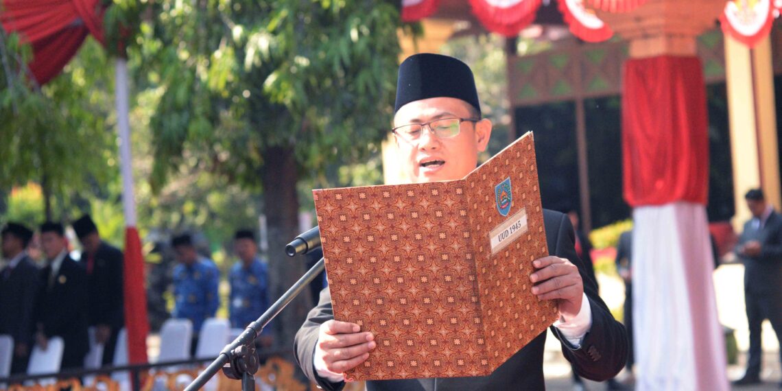 Ketua DPRD Kabupaten Tegal Baca Pembukaan UUD 1945 di Upacara HUT Ke-80 Kemerdekaan RI