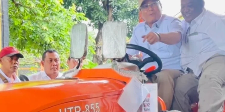 Wakil Ketua DPRD Kabupaten Tegal, Test Drive Traktor Bantuan Presiden