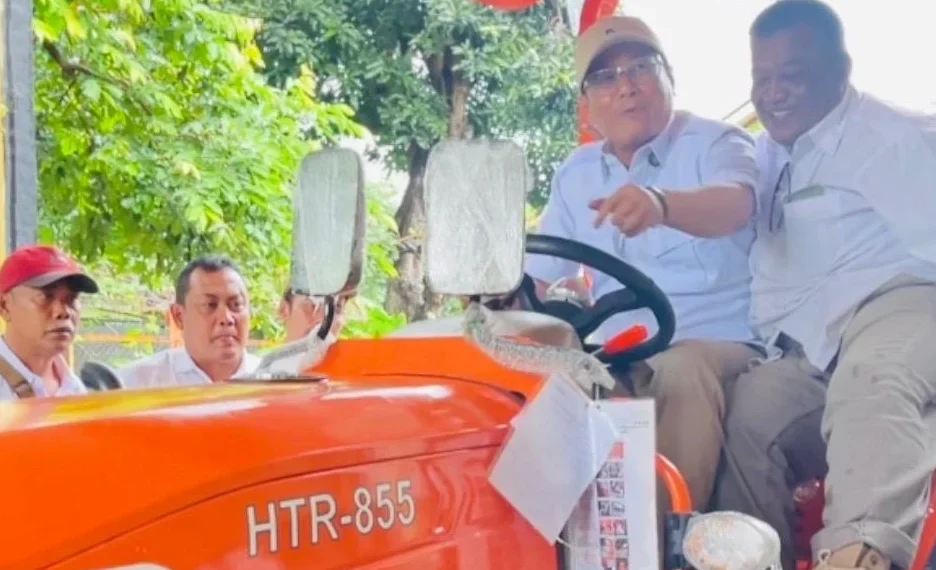 Wakil Ketua DPRD Kabupaten Tegal, Test Drive Traktor Bantuan Presiden