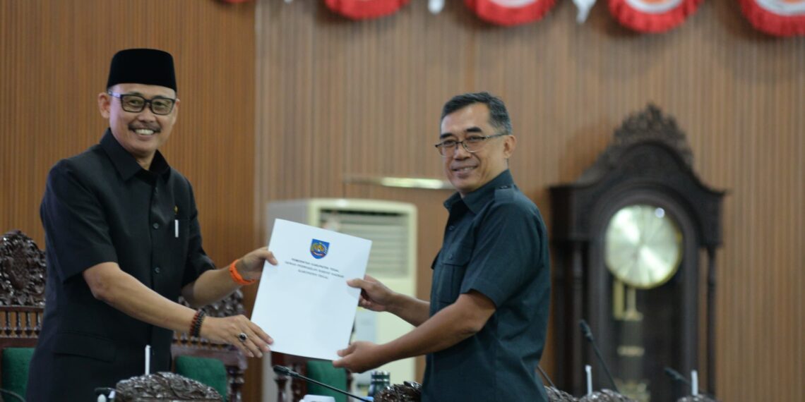 DPRD Sampaikan Pandangan Umum Fraksi Dalam Raperda 2026