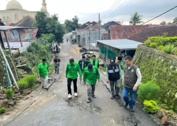 Ketua DPRD Kabupaten Tegal H. Wasbun Jauhara Khalim, S.E Tinjau Bencana Tanah Bergerak di Desa Padasari