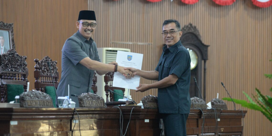 Ketua Fraksi PKS DPRD Kabupaten Tegal, Arip Budiono, dalam penyampaian pandangan umum fraksinya