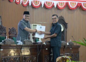 Ketua Fraksi PKS DPRD Kabupaten Tegal, Arip Budiono, dalam penyampaian pandangan umum fraksinya