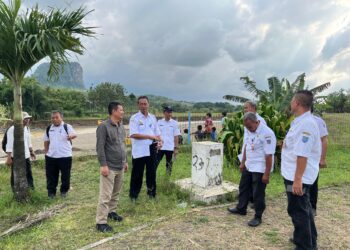 Ketua DPRD Kabupaten Tegal H. Wasbun Jauhara Khalim. SE Tinjau Bendungan Jebol di Desa Kedungjati Kecamatan Warureja Petani Terancam Gagal Tanam