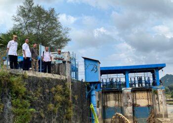 Ketua DPRD Kabupaten Tegal H. Wasbun Jauhara Khalim. SE Tinjau Bendungan Jebol di Desa Kedungjati Kecamatan Warureja Petani Terancam Gagal Tanam