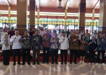 Pimpinan dan Komisi DPRD Kabupaten Tegal Menghadiri acara Sosialisasi Pencegahan Korupsi Melalui Pemahaman KUHP Baru,