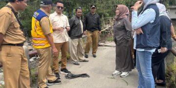 Komisi III DPRD Kabupaten Tegal Sidak Jembatan Kali Pedes Desa Dukuhbenda Kecamatan Bumijawa